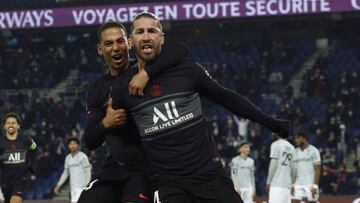 Soccer Football - Ligue 1 - Paris St Germain v Stade de Reims - Parc des Princes, Paris, France - January 23, 2022 Paris St Germain&#039;s Sergio Ramos celebrates scoring their second goal with Thilo Kehrer REUTERS/Gonzalo Fuentes