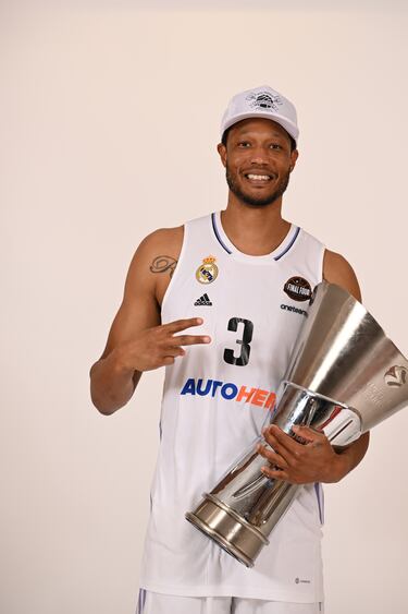 Randolph, posando con el trofeo de la Euroliga.
