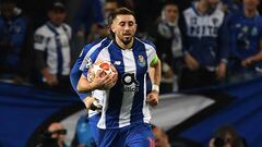 H&eacute;ctor Herrera contra el Liverpool. 