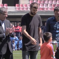 Piqué no daba crédito: ¡un niño del Barça le hizo 'la cobra!
