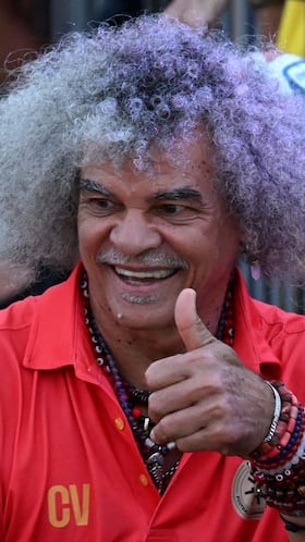 El ‘Pibe’ Valderrama rompe las redes con peligroso salto desde un risco al mar