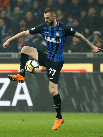 Una de las diferentes variantes que tienen en el centro de campo los croatas. Brozovic es estrella en el Inter de Milán por su capacidad de generar futbol ofensivo. 