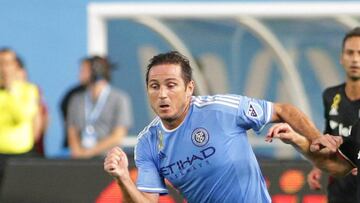 Sep 1, 2016; New York, NY, USA; NYCFC midfielder Frank Lampard (8) and D.C. United midfielder Rob Vincent (26) pursue a loose ball during the first half at Yankee Stadium. NYCFC won 3-2.