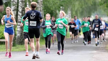 Marjus J&uuml;ngens,. corriendo de espalda en Hannover. 