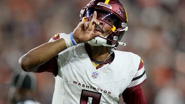 CINCINNATI, OHIO - SEPTEMBER 23: Jayden Daniels #5 of the Washington Commanders celebrates after throwing a 27 yard touchdown pass against the Cincinnati Bengals during the fourth quarter at Paycor Stadium on September 23, 2024 in Cincinnati, Ohio. Andy Lyons/Getty Images/AFP (Photo by ANDY LYONS / GETTY IMAGES NORTH AMERICA / Getty Images via AFP)