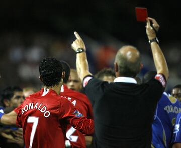 Durante el partido de la Premier League fue expulsado por una t¨¢ngana con la defensa rival.