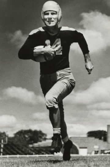 Wide Receiver. Jugó entre 1935 y 1945 en Greenbay Packers, equipo donde luego desarrolló su carrera de entrenador. Entró en el Hall of Fame en 1963 y su equipo de toda la vida retiró su dorsal, el número 14.