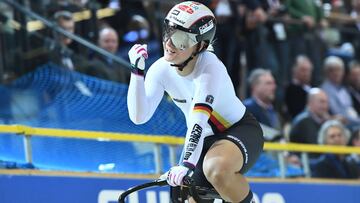 La pistard alemana Kristina Vogel celebra su victoria en la prueba de sprint en los Mundiales de Pista de Apeldoorn el pasado mes de abril.