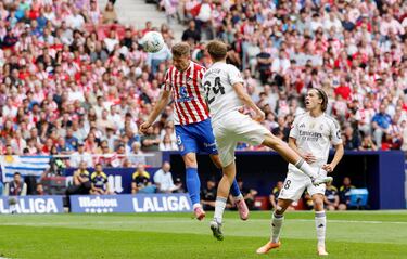 Alexander Sørloth marca de cabeza el 2-2 para el Atlético de Madrid. 