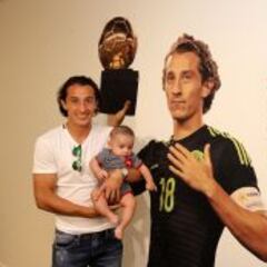 Guardado recibió de nueva cuenta reconocimiento del PSV