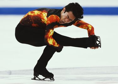 Ha dado el paso al frente definitivo. Buena parte de los focos apuntaban a Yuzuru Hanyu, bicampeón olímpico y leyenda absoluta del patinaje artístico, pero Chen tenía una obra que culminar. En PyeongChang, se quedó lejos de sus posibilidades. Desde entonces, había acumulado más de 1.300 días sin perder ningún certamen. Acordes y acordes en busca de una cadencia final perfecta. Al ritmo de Elton John y con la serenidad de Charles Aznavour, ya la tiene. 