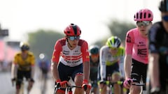 El ciclista italiano Antonio Tiberi llega a meta tras la primera etapa del UAE Tour 2023.