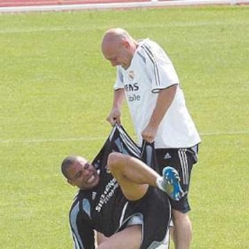 Gravesen se picó con Ronaldo en un entrenamiento. Lo zarandeó, lo tiró  y luego lo levantó del suelo...
