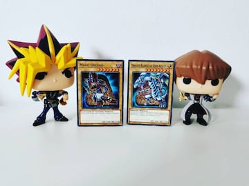 La franquicia Yu-Gi-Oh! ha dado lugar a todo tipo de productos de merchandising, incluyendo (pero no limitándose a) manga, anime, juegos de cartas, videojuegos, figuras...