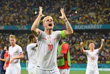 Soccer Football - Euro 2020 - Round of 16 - France v Switzerland - National Arena Bucharest, Bucharest, Romania - June 29, 2021   Switzerland&#039;s Granit Xhaka celebrates after the match Pool via REUTERS/Justin Setterfield