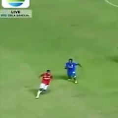A Essien no le ha sentado nada bien Indonesia: ojo a la reacción tras recibir un balonazo