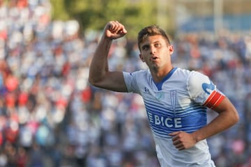 Con la camiseta de Universidad Católica sumó cinco títulos de Primera División y dos Supercopa.