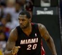 Greg Oden volvió a ser titular cuatro años después