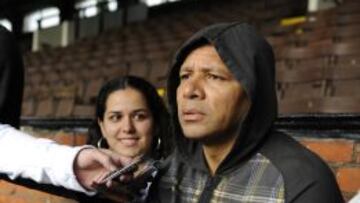 El padre de Neymar está en apuros.