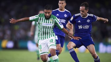 SEVILLE, SPAIN - AUGUST 18: Nabil Fekir of Real Betis Balompie duels for the ball with Michel Herrero of Real Valladolid CF during the Liga match between Real Betis Balompie and Real Valladolid CF at Estadio Benito Villamarin on August 18, 2019 in Seville