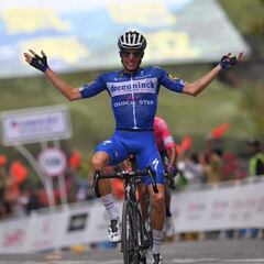 Enric Mas gana y es líder en su adíos del Deceuninck