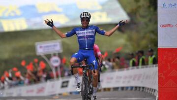 Enric Mas gana y es l¨ªder en su ad¨ªos del Deceuninck