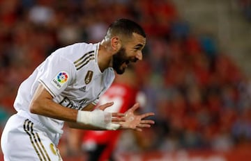 Real Madrid's French forward Karim Benzema reacts to missing a goal opportunity during the Spanish league football match RCD Mallorca against Real Madrid CF at the Iberostar estadi stadium in Palma de Mallorca on October 19, 2019.
