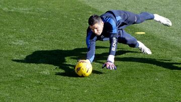 Dituro, en un entrenamiento con el Elche.