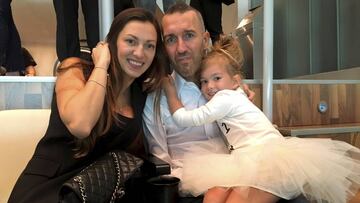 Ricksen, con su mujer y su hija.