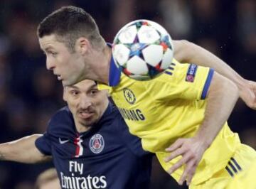 Zlatan Ibrahimovic y Gary Cahill.