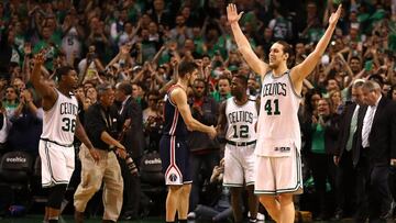 BOSTON, MA - MAY 15: Kelly Olynyk #41 of the Boston Celtics reacts after their 115-105 win over the Washington Wizards in Game Seven of the NBA Eastern Conference Semi-Finals at TD Garden on May 15, 2017 in Boston, Massachusetts. NOTE TO USER: User expressly acknowledges and agrees that, by downloading and or using this photograph, User is consenting to the terms and conditions of the Getty Images License Agreement.   Elsa/Getty Images/AFP
 == FOR NEWSPAPERS, INTERNET, TELCOS &amp; TELEVISION USE ONLY ==