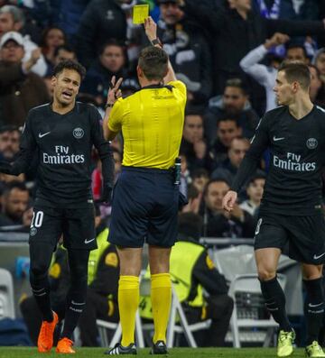 Gianluca Rocchi explains his opinion to Neymar using the medium of hand signals and coloured cards.