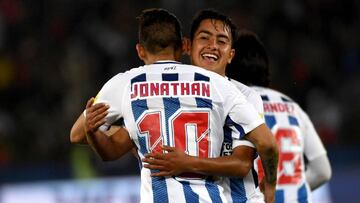 XMD102. Abu Dhabi (United Arab Emirates), 09/12/2017.- Jonathan Urretaviscaya and Erick Sanchez of CF Pachuca celebrate the winning goal by Victor Guzman in the extra time of the FIFA Club World Cup match between CF Pachuca and Wydad Casablanca in Abu Dhabi, UAE, 09 December 2017. (Mundial de F&uacute;tbol) EFE/EPA/MARTIN DOKOUPIL