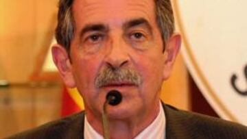 El Gobierno cántabro anima a aparcar la deuda de Alí