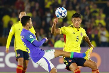 La Selección Colombia, ya clasificada para el Mundial Sub 20, empató 0-0 ante Brasil por la cuarta fecha del hexagonal final del Sudamericano. Gustavo Puerta falló penal y Jhojan Torres fue expulsado.