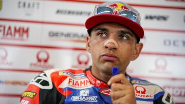 Lorenzo: "Jorge Mart¨ªn est¨¢ dentro del Ducati oficial"