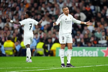 Tras la decepción de la eliminación en Champions League frente al Arsenal, el club blanco ha ratificado más la necesidad de fichar de cara a la temporada que viene. Aquí te mostramos una lista con los nombres que más han sonado en los últimos días para reforzar la plantilla.