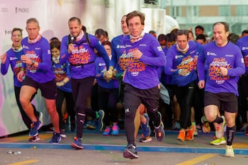 El alcalde de Madrid, José Luis Martínez-Almeida, toma la salida en la San Silvestre Vallecana.