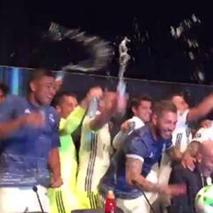 Los jugadores interrumpen la rueda de prensa de Zidane