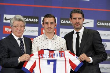 Griezmann, 30M€, 23 a?os (Real S.). El mejor fichaje, con Oblak, de Simeone en estos a?os. Lleg¨® como jugador referencia, lo era en la Real, y se va top mundial. Top 5 de goleadores rojiblancos (133), marc¨® el primer gol del Metropolitano.