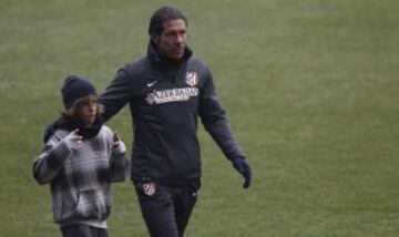 El Atlético de Madrid celebró el tradicional entrenamiento a puertas abiertas y su afición respondió de maravilla.