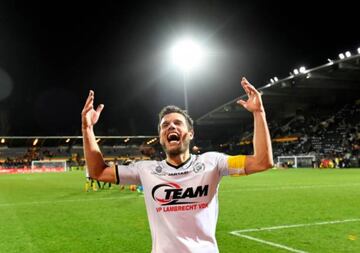 El mediocampista belga debutó con el Lokeren en 2003 y desde entonces tiene casi 500 juegos con los colores de dicha institución.