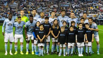 La alineaci&oacute;n titular del Celta posa antes del partido contra Osasuna en Bala&iacute;dos.