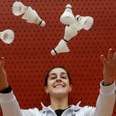 ¿De qué está hecho el volante de bádminton, de qué animal son las plumas y qué velocidad alcanza?