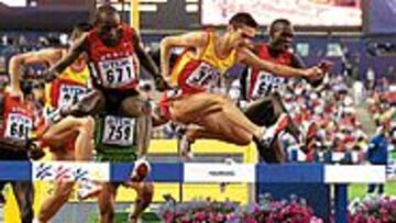 GUERRA CONTRA ÁFRICA. Los españoles fueron los mejores europeos en la final de obstáculos. En la imagen, Jiménez Pentinel, en cabeza.(EFE)