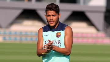 Jonathan Dos Santos no olvida el club en el que se form&oacute;, y ante la derrota del Barcelona ante Liverpool, el mexicano sali&oacute; a la defensa del equipo cul&eacute;.