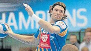 <b>GOLEADOR. </b>El noruego Kjelling completó en la segunda parte el trabajo ofensivo de Balic.