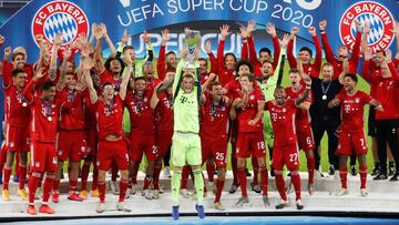 El Bayern celebra la consecución de la Supercopa de Europa.