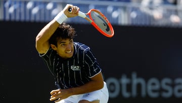 Tennis - Eastbourne International - Devonshire Park Lawn Tennis Club, Eastbourne, Britain - June 20, 2022 Chile's Cristian Garin in action during his round of 32 match against Australia's Alex De Minaur Action Images via Reuters/Andrew Boyers