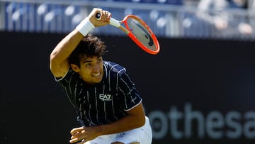 Tennis - Eastbourne International - Devonshire Park Lawn Tennis Club, Eastbourne, Britain - June 20, 2022 Chile's Cristian Garin in action during his round of 32 match against Australia's Alex De Minaur Action Images via Reuters/Andrew Boyers